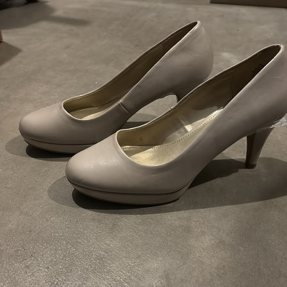 Shoes - Picture 2 of 3